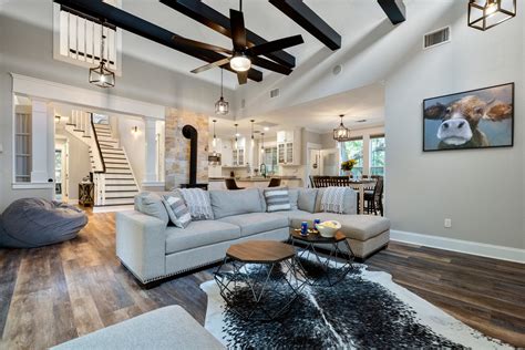 5 condo minutes from downtown Austin This 3 story townhome style condo features an attached garage, modern finishes, balcony, and lots of natural light. . Rent in austin tx
